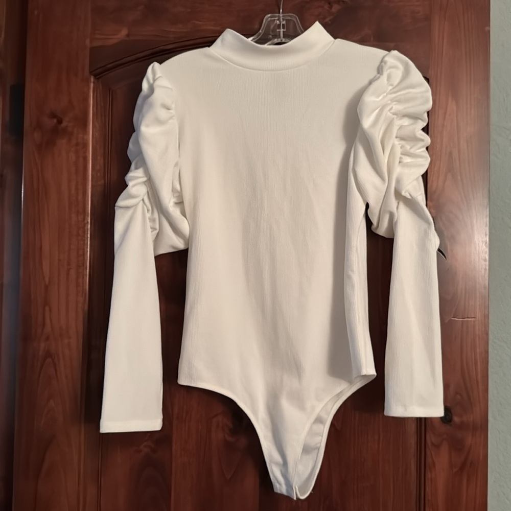 NWT body suit. White long sleeve